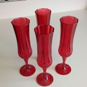 Elegant Red Champagne Flutes for Dining